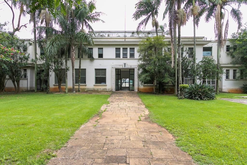 Para a CASACOR São Paulo, o ano de 2016 foi muito especial, pois a mostra ocorreu no espaço que sediou a 1ª edição do evento no Jockey Club de São Paulo, o Ambulatório. A arquitetura original do Jockey Club, incluindo a do prédio do Ambulatório, foi desenhada pelo arquiteto carioca Elisário da Cunha Bahiana. No período entre 1946 a 1958, o Ambulatório e todo o complexo passaram por uma grande reforma liderada pelo arquiteto francês Henry Sajous. As instalações foram ampliadas e repaginadas com linhas mais clássicas. O Ambulatório foi composto por 70 ambientes, internos e externos e foi preparado para a mostra pelo arquiteto da CASACOR, Darlan Firmato, e o restaurador Luis Magnani. O restauro teve acompanhamento dos órgãos de preservação histórica de São Paulo, CONPRESP, e as devidas autorizações. O prédio será entregue revitalizado até o final deste ano para ficar como herança para a cidade.