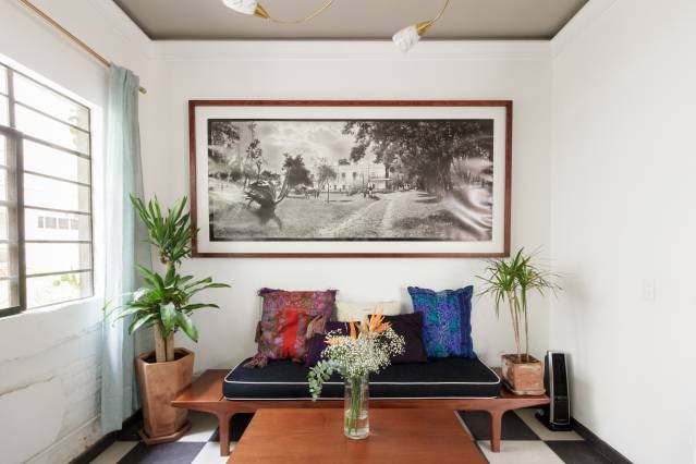 Viaje no tempo com estilo e conforto. Mergulhe neste aparthotel artístico bem localizado e decorado com incríveis fotografias, esculturas, pinturas e peças em vidro. https://www.airbnb.mx/rooms/plus/18928242?adults=1&guests=1&location=Mexico%20City%2C%20Mexico&s=p6AbLiXP