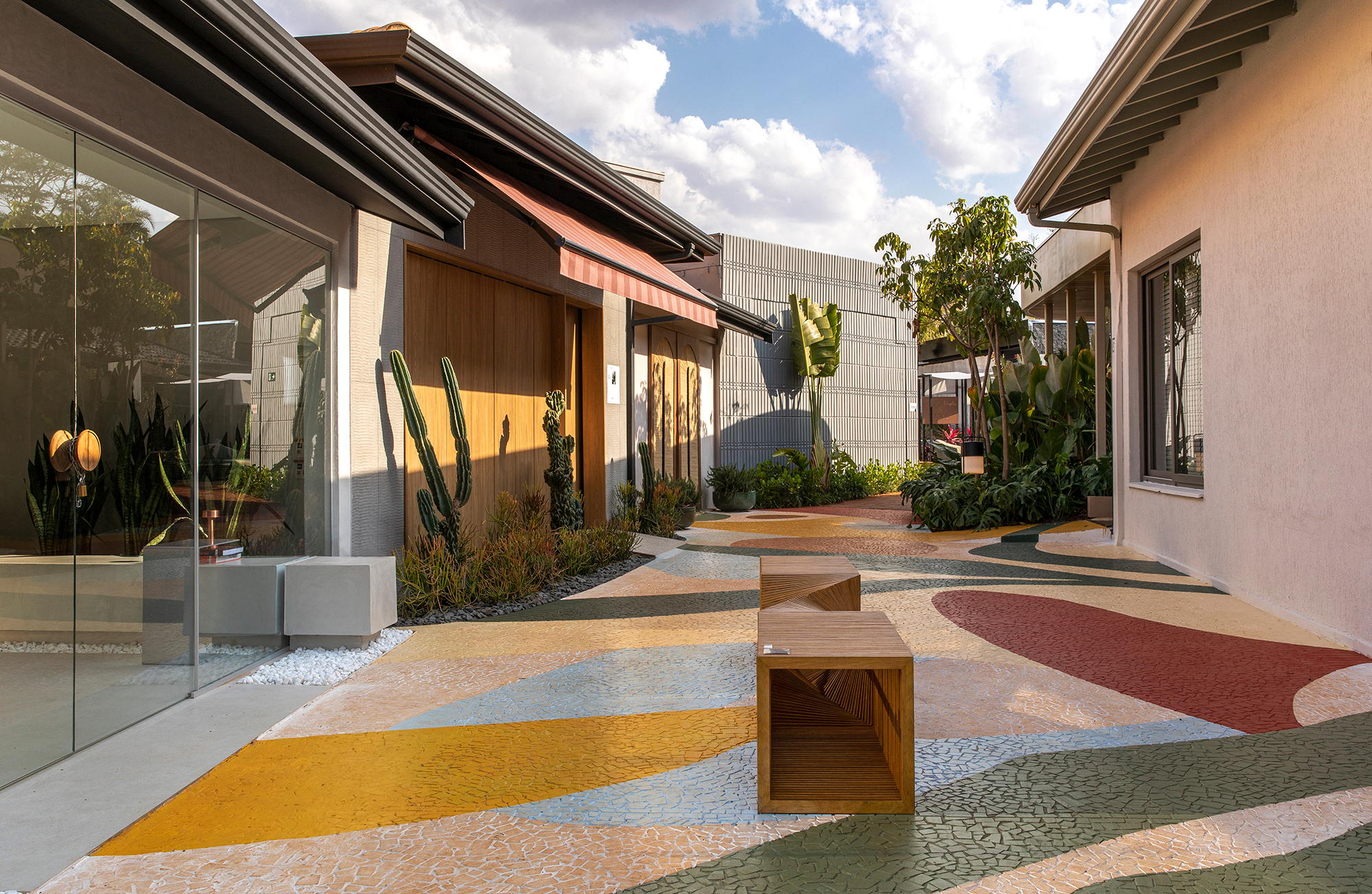 Las Paredes Espaço Moa CASACOR Ribeirão Preto 2022 mosaico praça jardim