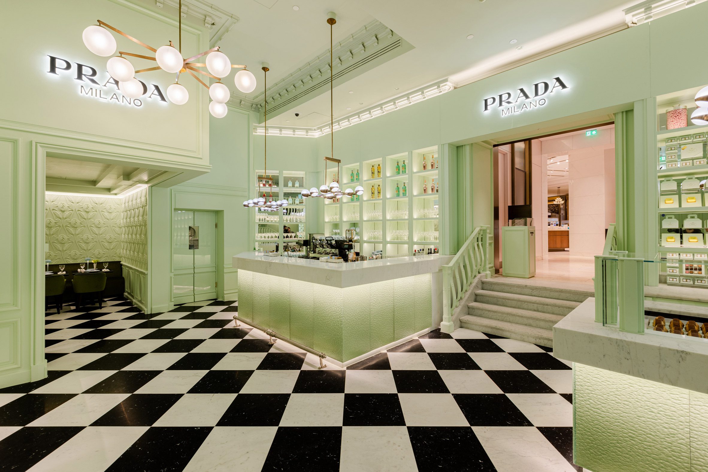 Prada Caffè impressiona pelo decór coberto de verde menta ; Londres